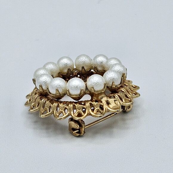 Vintage Couture Pearl Brooch Imitation Open Circle Round Gold Tone Estate Pin - Picture 4 of 7
